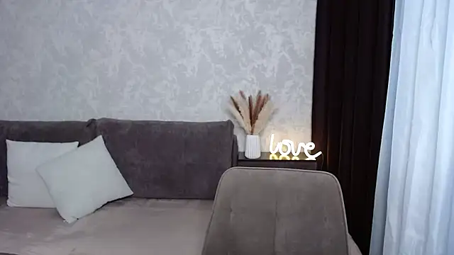 Snapshot of IrisJones chatting on September 26, 2025, 10:33 am IrisJones online show from September 26, 2025, 10:33 am