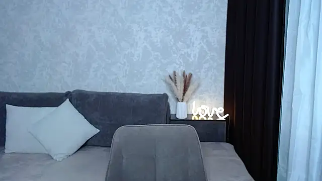 Snapshot of IrisJones chatting on October 11, 2025, 2:51 pm IrisJones online show from October 11, 2025, 2:51 pm