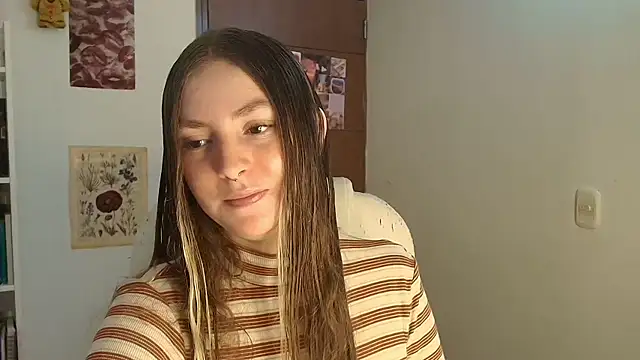 velvet  moon online show from January 5, 2026, 9:07 pm