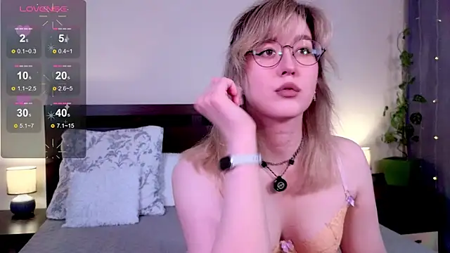 Snapshot of _AlexaFlowers_ chatting on May 6, 2026, 9:46 am AlexaFlowers online show from May 6, 2026, 9:46 am