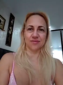 Snapshot of KissMiSveet chatting on March 24, 2026, 6:35 am KissMiSveet online show from March 24, 2026, 6:35 am