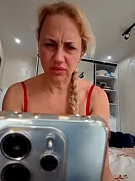 Snapshot of KissMiSveet chatting on April 28, 2026, 3:49 pm KissMiSveet online show from April 28, 2026, 3:49 pm
