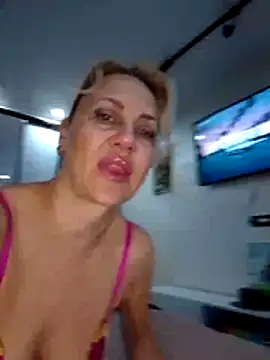 Snapshot of KissMiSveet chatting on April 15, 2026, 4:18 am KissMiSveet online show from April 15, 2026, 4:18 am