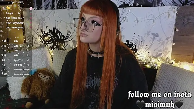 mia  yui online show from December 18, 2025, 10:02 pm