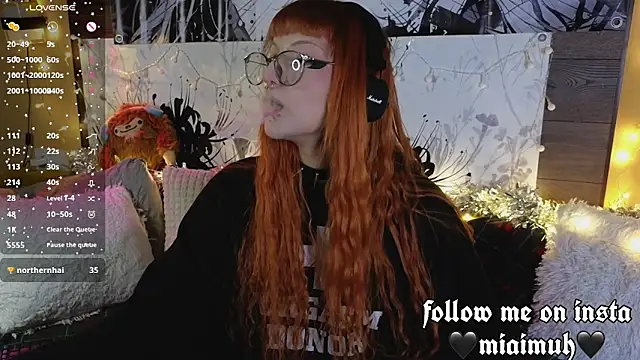 mia  yui online show from December 19, 2025, 9:50 pm