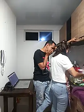 stivenlujan69 online show from October 3, 2025, 12:47 am