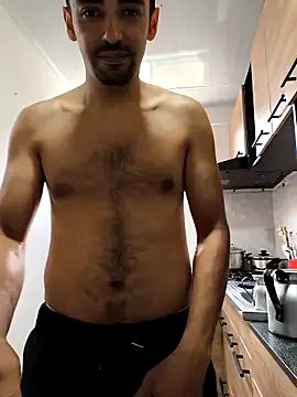 stivenlujan69 online show from February 16, 2026, 6:28 pm