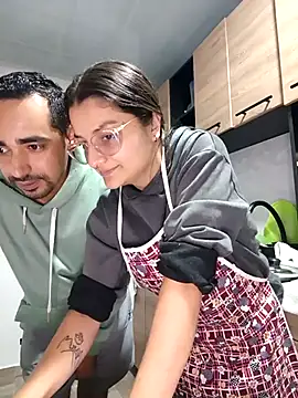 stivenlujan69 online show from December 3, 2025, 1:06 am