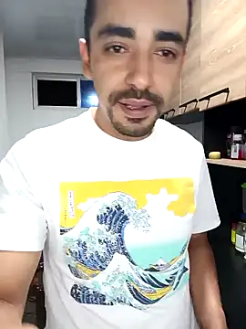 stivenlujan69 online show from October 7, 2025, 12:33 am