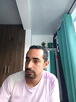 stivenlujan69 online show from January 17, 2026, 10:57 pm