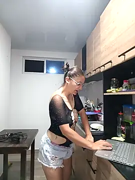 stivenlujan69 online show from September 20, 2025, 12:59 am