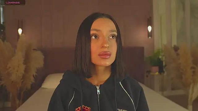 AdoraCortes online show from April 15, 2026, 5:02 am