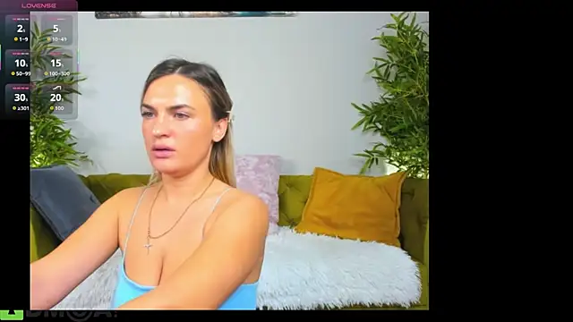 Snapshot of Marie_Ellie chatting on October 2, 2025, 1:31 am Marie Ellie online show from October 2, 2025, 1:31 am