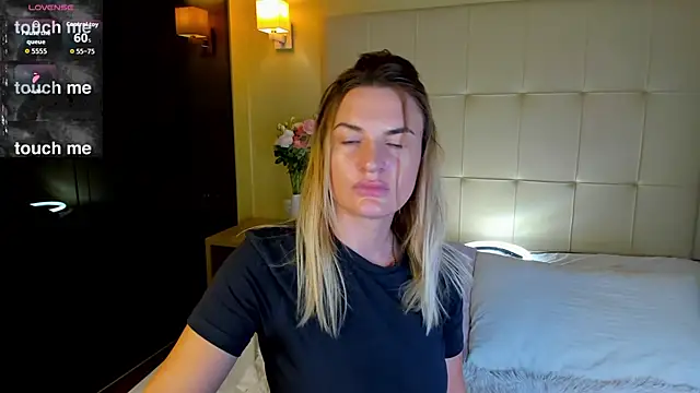 Snapshot of Marie_Ellie chatting on November 19, 2025, 1:27 am Marie Ellie online show from November 19, 2025, 1:27 am