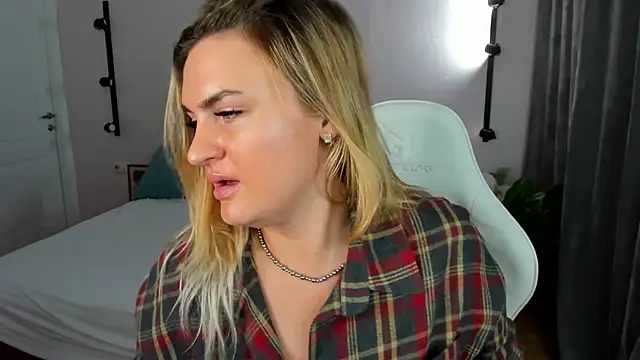 Marie Ellie online show from March 23, 2026, 1:50 am