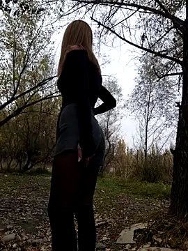 YOOUR EVAA online show from October 12, 2025, 9:32 am