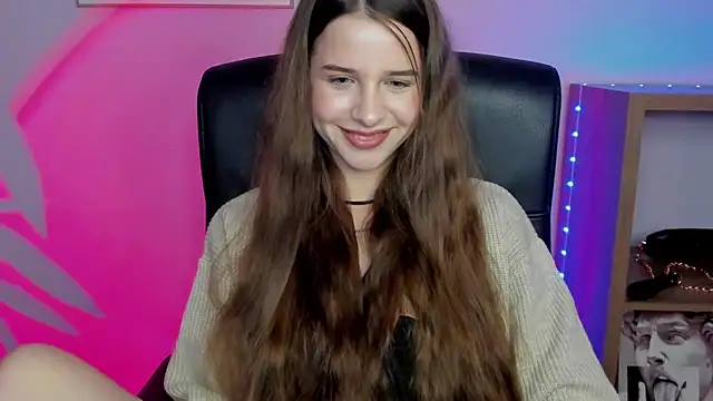 LuxMaya online show from October 6, 2025, 7:31 am