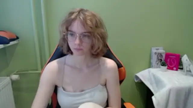 juicyPenny online show from November 21, 2025, 7:29 am