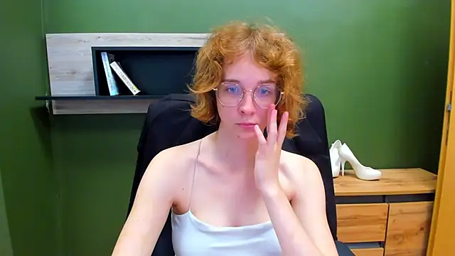 juicyPenny online show from September 9, 2025, 6:34 am