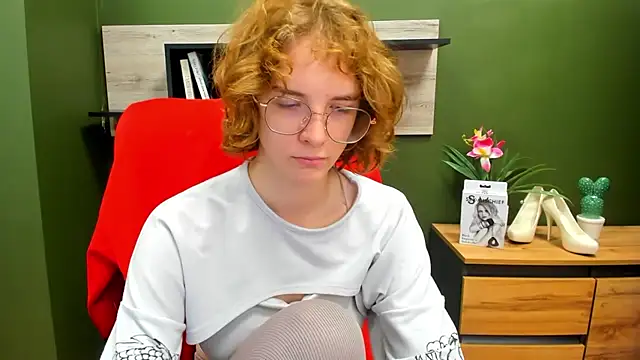 juicyPenny online show from September 17, 2025, 6:26 am