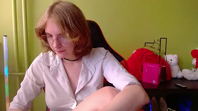 Snapshot of juicyPenny chatting on June 20, 2026, 6:18 am juicyPenny online show from June 20, 2026, 6:18 am