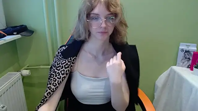 juicyPenny online show from November 26, 2025, 7:41 am