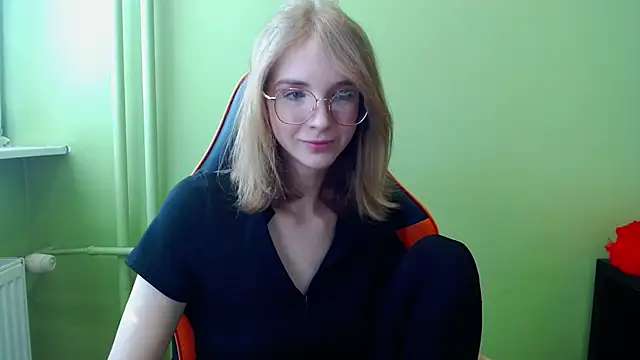 juicyPenny online show from March 24, 2026, 7:41 am