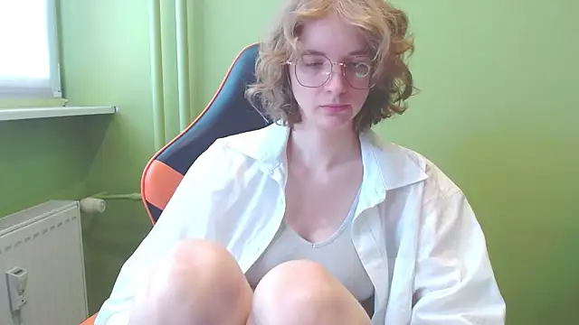 Snapshot of juicyPenny chatting on May 5, 2026, 6:27 am juicyPenny online show from May 5, 2026, 6:27 am
