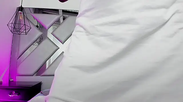 Lorenn Hill online show from November 11, 2025, 1:06 pm