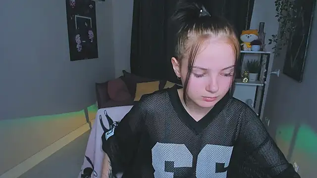 Snapshot of Leila_xxBaby chatting on September 9, 2025, 12:25 pm Leila xxBaby online show from September 9, 2025, 12:25 pm