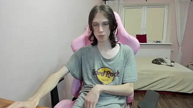 eleganc3 online show from September 29, 2025, 9:09 pm