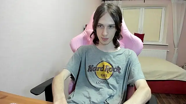 eleganc3 online show from September 27, 2025, 6:25 pm