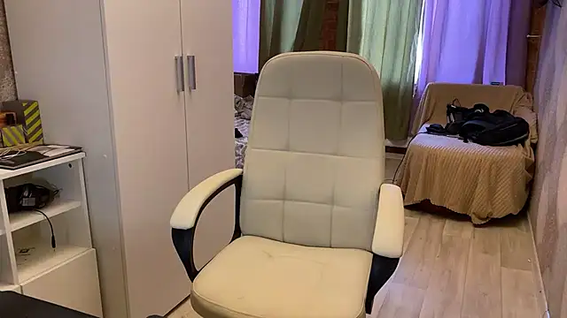 eleganc3 online show from March 28, 2026, 9:21 am