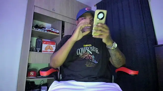 Snapshot of CorvisXnc0012 chatting on October 22, 2025, 4:45 am CorvisXnc0012 online show from October 22, 2025, 4:45 am