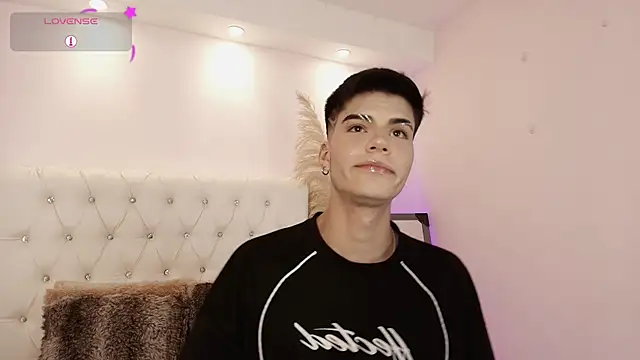 Dulcey  online show from November 4, 2025, 9:07 pm