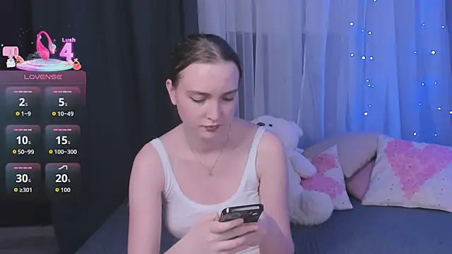 EllaBloom online show from September 10, 2025, 3:00 pm