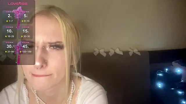 kittywithu online show from November 13, 2025, 12:09 pm