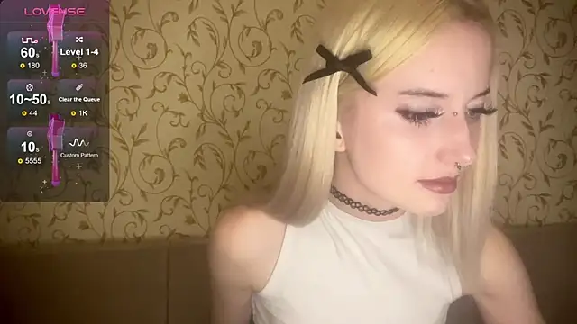 kittywithu online show from October 21, 2025, 5:23 pm