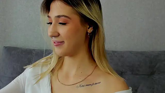 Snapshot of Bella_svon chatting on September 11, 2025, 8:14 am Bella svon online show from September 11, 2025, 8:14 am