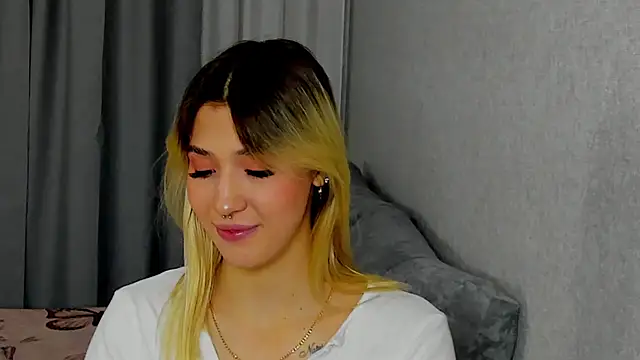 Snapshot of Bella_svon chatting on September 21, 2025, 1:16 pm Bella svon online show from September 21, 2025, 1:16 pm