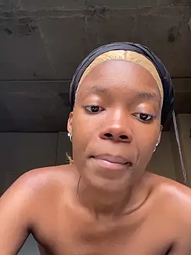 prettydollyy online show from April 15, 2026, 8:09 am