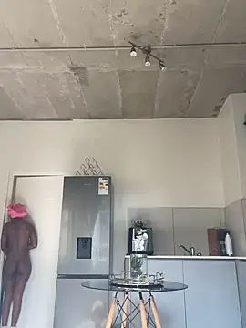 prettydollyy online show from April 12, 2026, 7:22 am