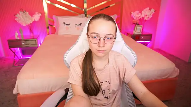 ArrinaWairr online show from September 25, 2025, 7:25 am