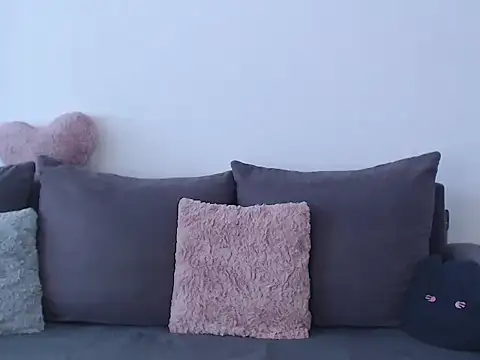 Snapshot of RoxanneLiss chatting on October 17, 2025, 12:18 pm RoxanneLiss online show from October 17, 2025, 12:18 pm