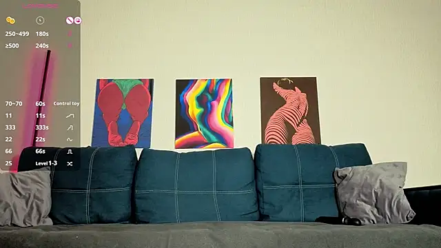 Snapshot of TrixiBell chatting on November 26, 2025, 4:45 am TrixiBell online show from November 26, 2025, 4:45 am