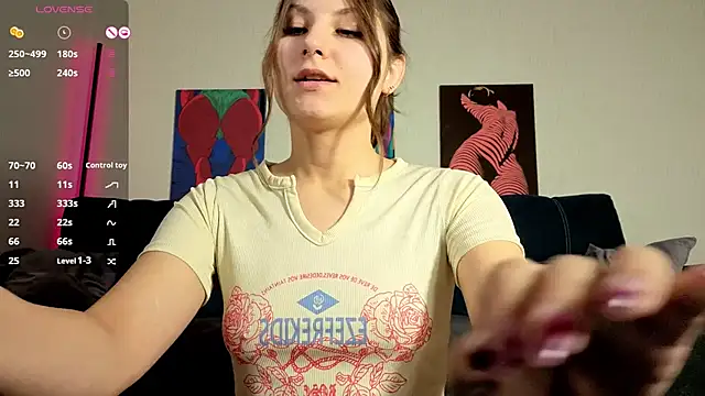 Snapshot of TrixiBell chatting on November 22, 2025, 4:22 am TrixiBell online show from November 22, 2025, 4:22 am