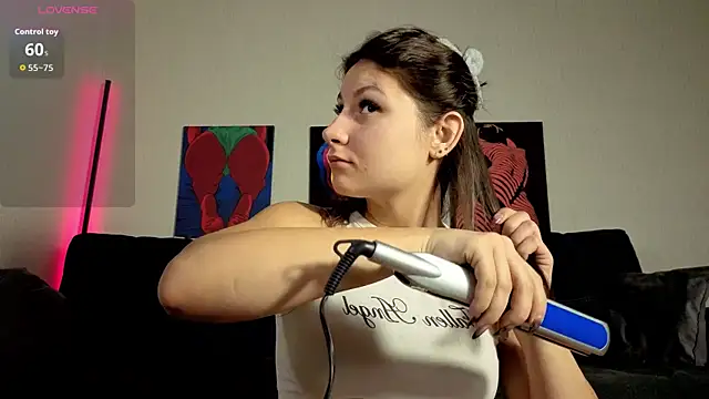 Snapshot of TrixiBell chatting on November 18, 2025, 5:44 am TrixiBell online show from November 18, 2025, 5:44 am