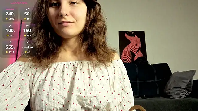 Snapshot of TrixiBell chatting on October 31, 2025, 5:59 am TrixiBell online show from October 31, 2025, 5:59 am