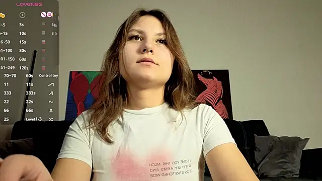 Snapshot of TrixiBell chatting on November 29, 2025, 4:23 am TrixiBell online show from November 29, 2025, 4:23 am