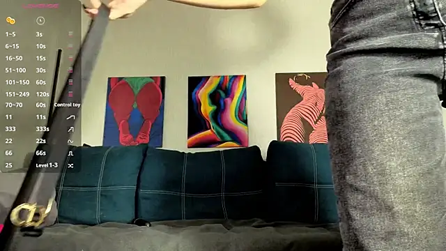 TrixiBell online show from February 14, 2026, 4:13 am